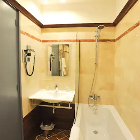 Hotel Des Falaises 3*