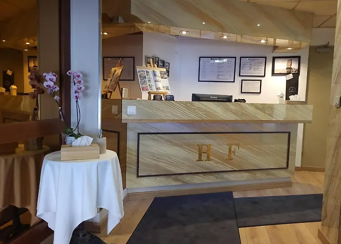 Des Falaises Отель